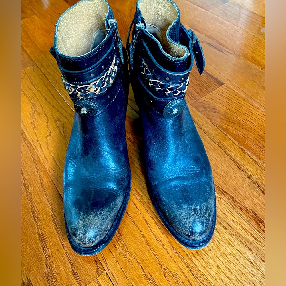 Authentic Nashville Short Cowboy boots. Size 8